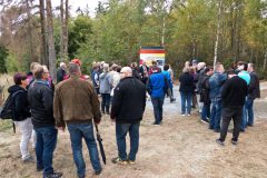 Etwa 50 Menschen waren zur Einweihung der Säule gekommen